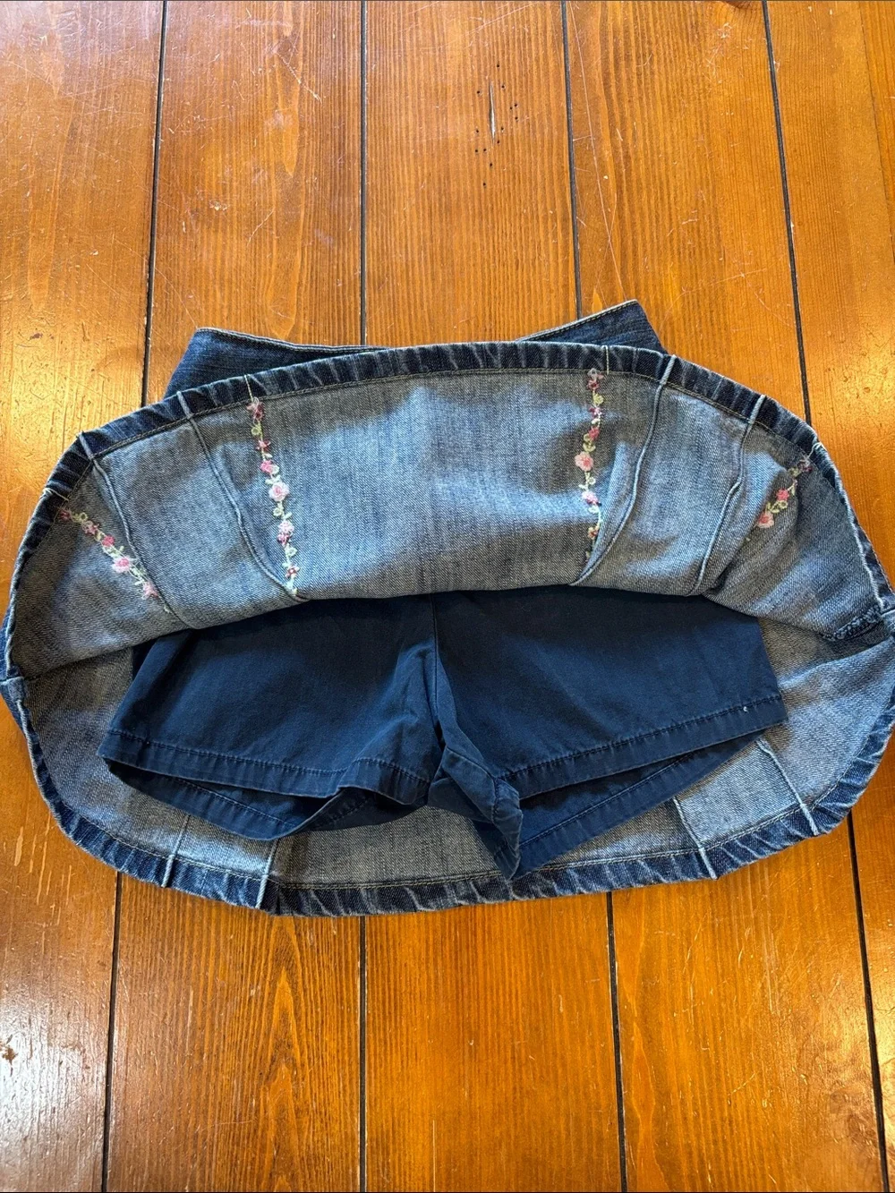 Gymboree Blue Denim Pleated Skort with Floral Embroidery Girls Size 4 GUC